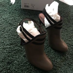 EUC 7 for all mankind heels.